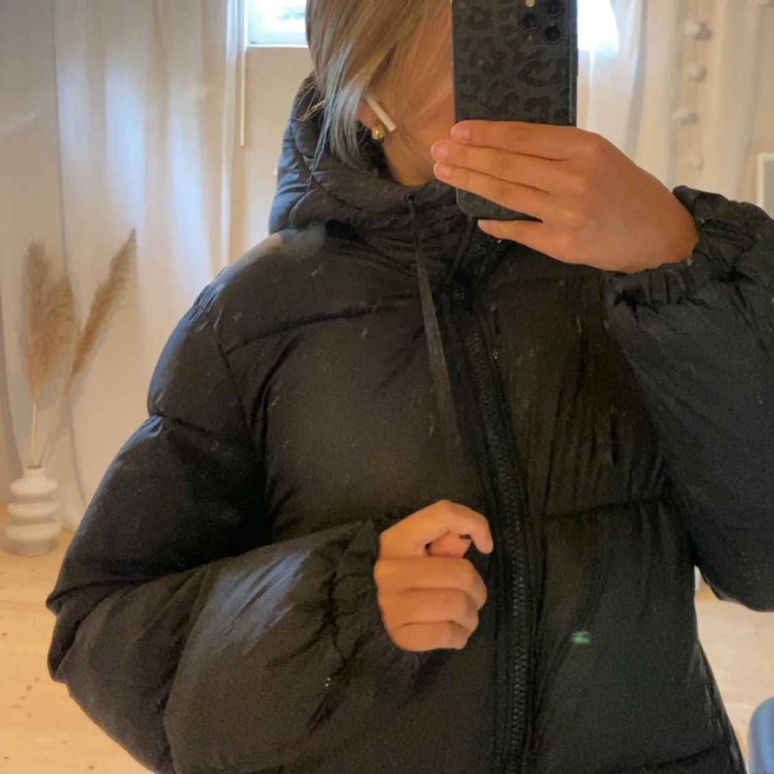 Svart pufferjacka med huva - 2