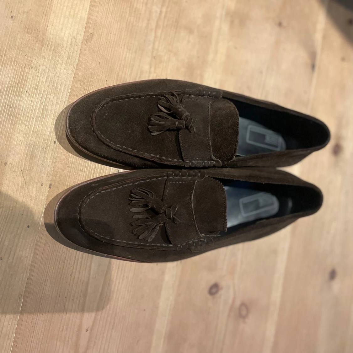 Bruna mockaloafers med tofsar - 1