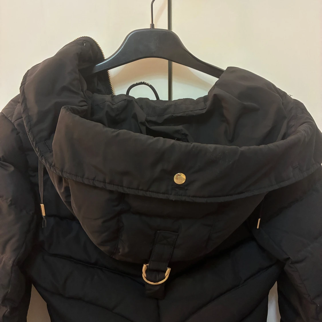 Svart pufferjacka från Hollies - 4