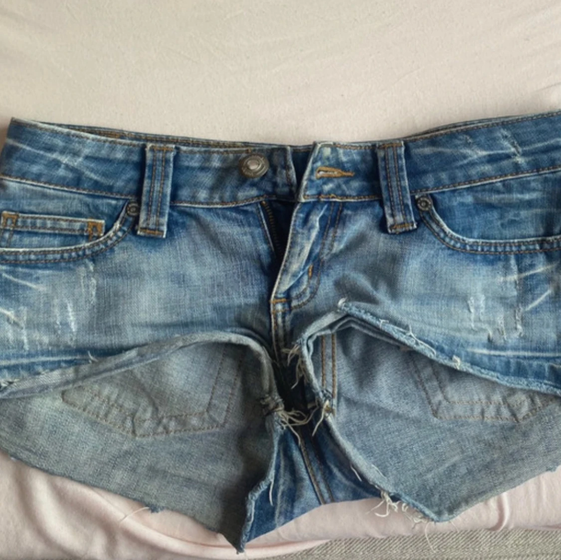 Lågmidjade jeansshorts - 1