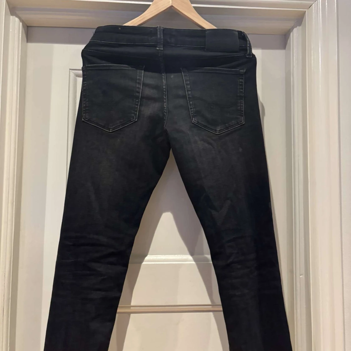 Svarta slim fit jeans från Jack & Jones - 1