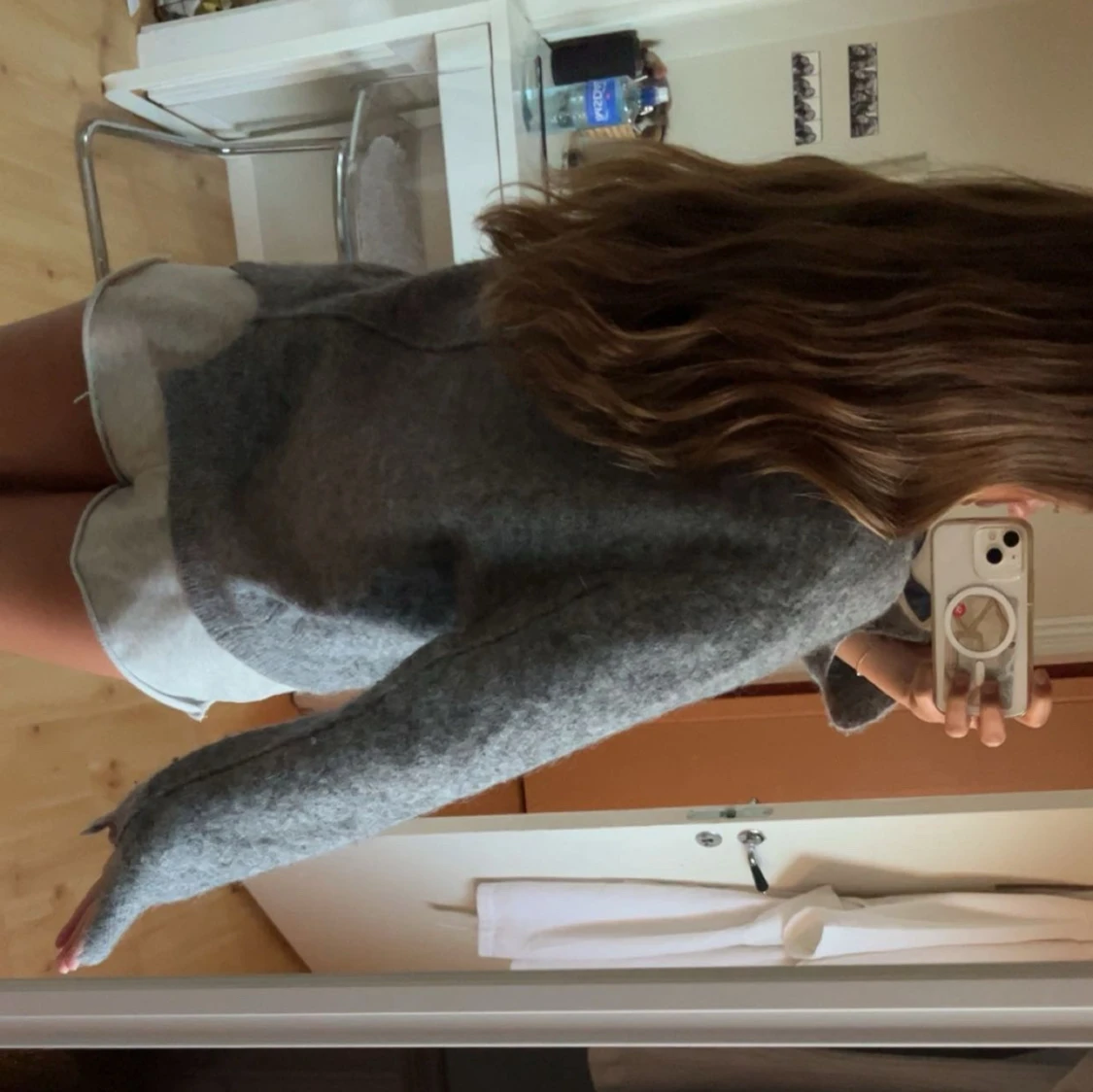 Grå stickad tröja i oversized modell - 2