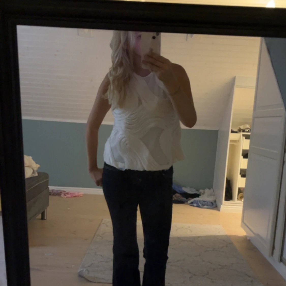 Vit ärmlös linnetopp med struktur