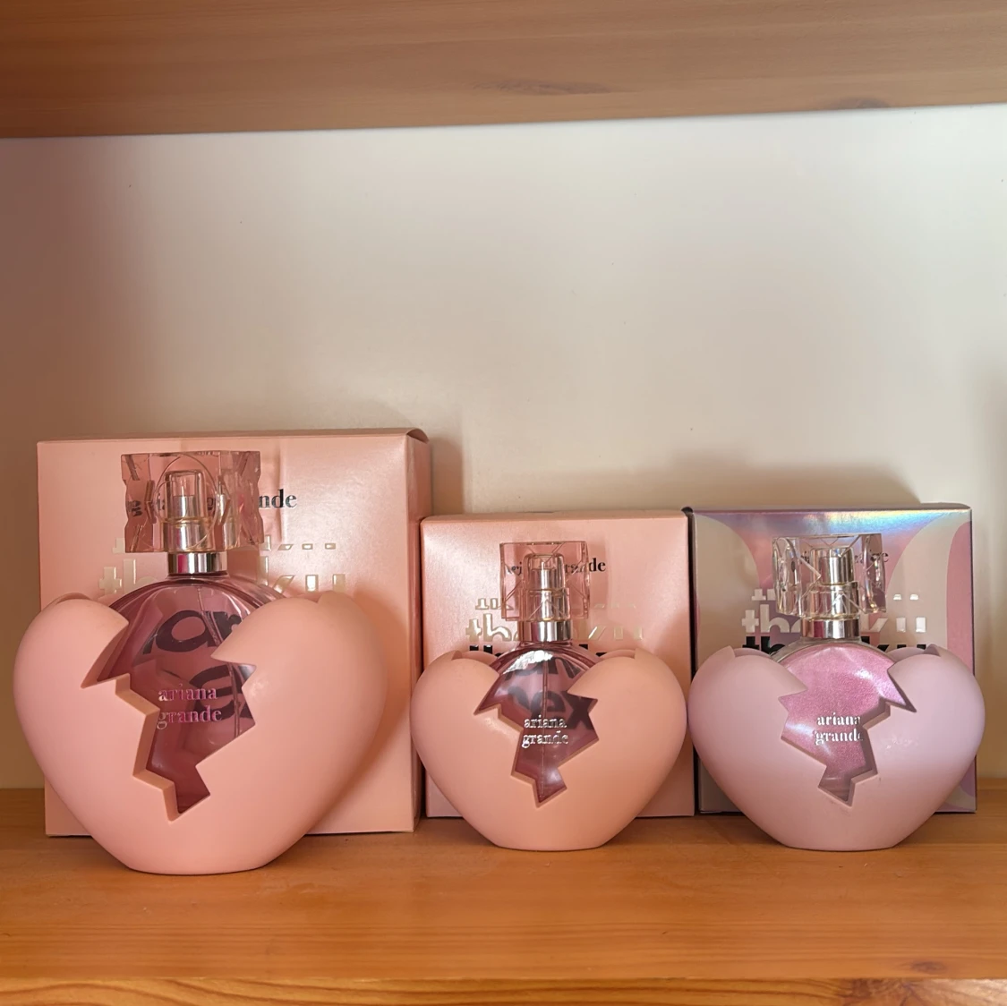 Ariana Grande parfymflaskor
