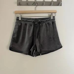 Mjukishorts  - I fint skick, storlek S men passar Xs