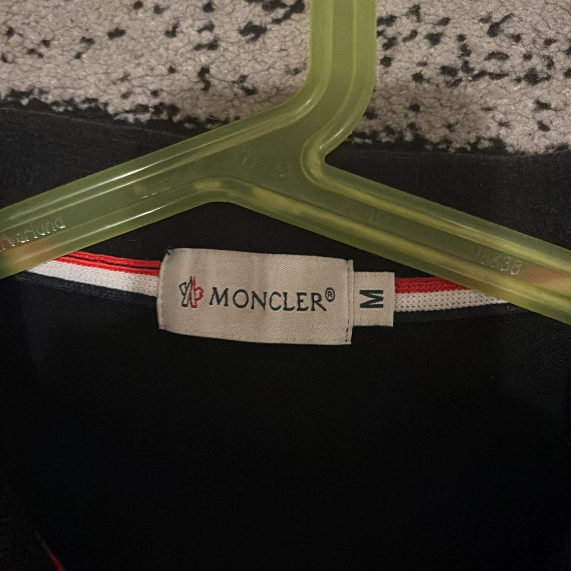 Svart pikétröja från Moncler - 2
