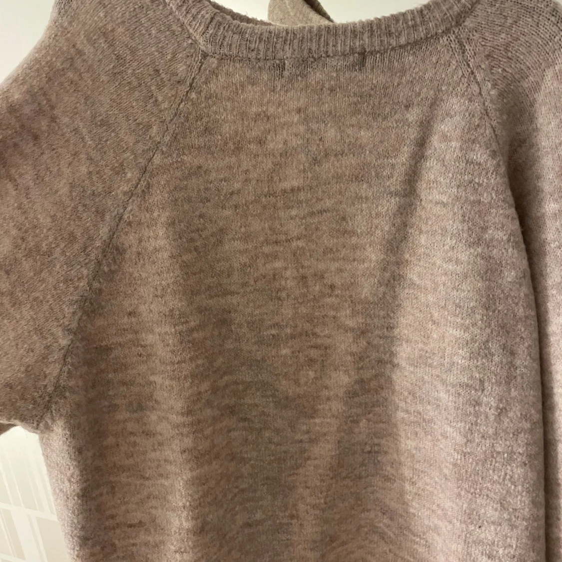 Beige stickad tröja från 157 - 1