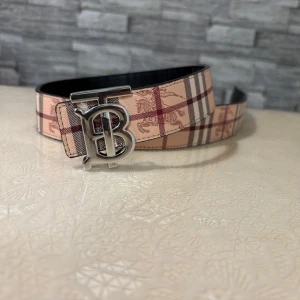 Burberry bälte - Helt nytt oanvänt Burberry bälte. Storlek 110