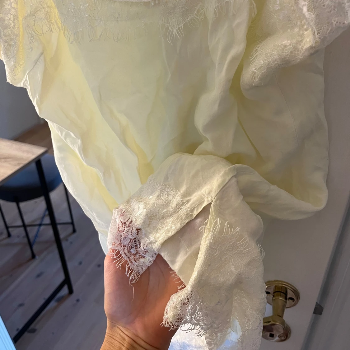 Ljusgul spetslinnetopp  - 2