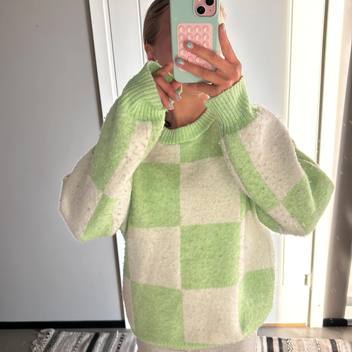 Grönvit rutig stickad tröja - 2