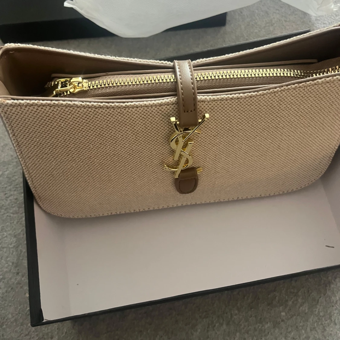 Beige axelväska från Saint Laurent - 2