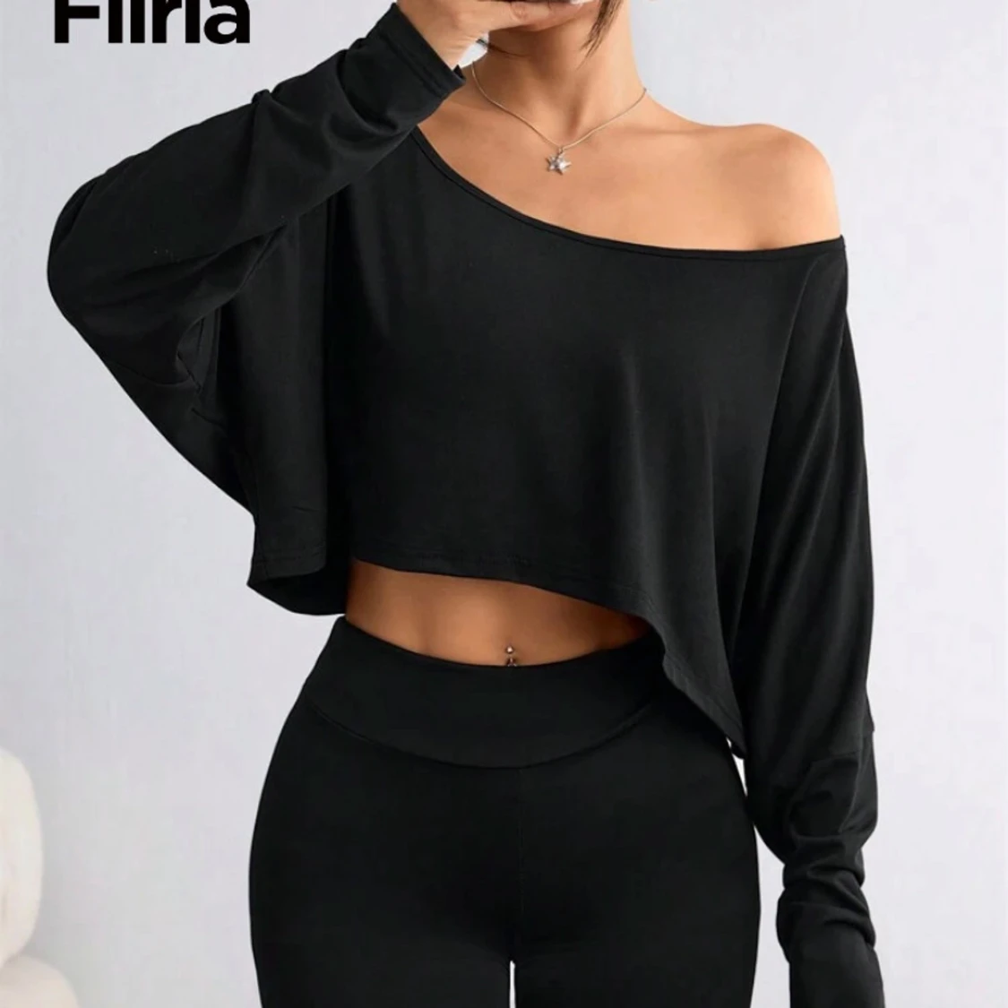 Svart croppad offshoulder topp