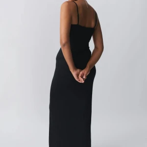 Soft touch maxi klänning - Svart soft touch maxi klänning från Gina Tricot. Helt oanvänd! Pris kan diskuteras🩶