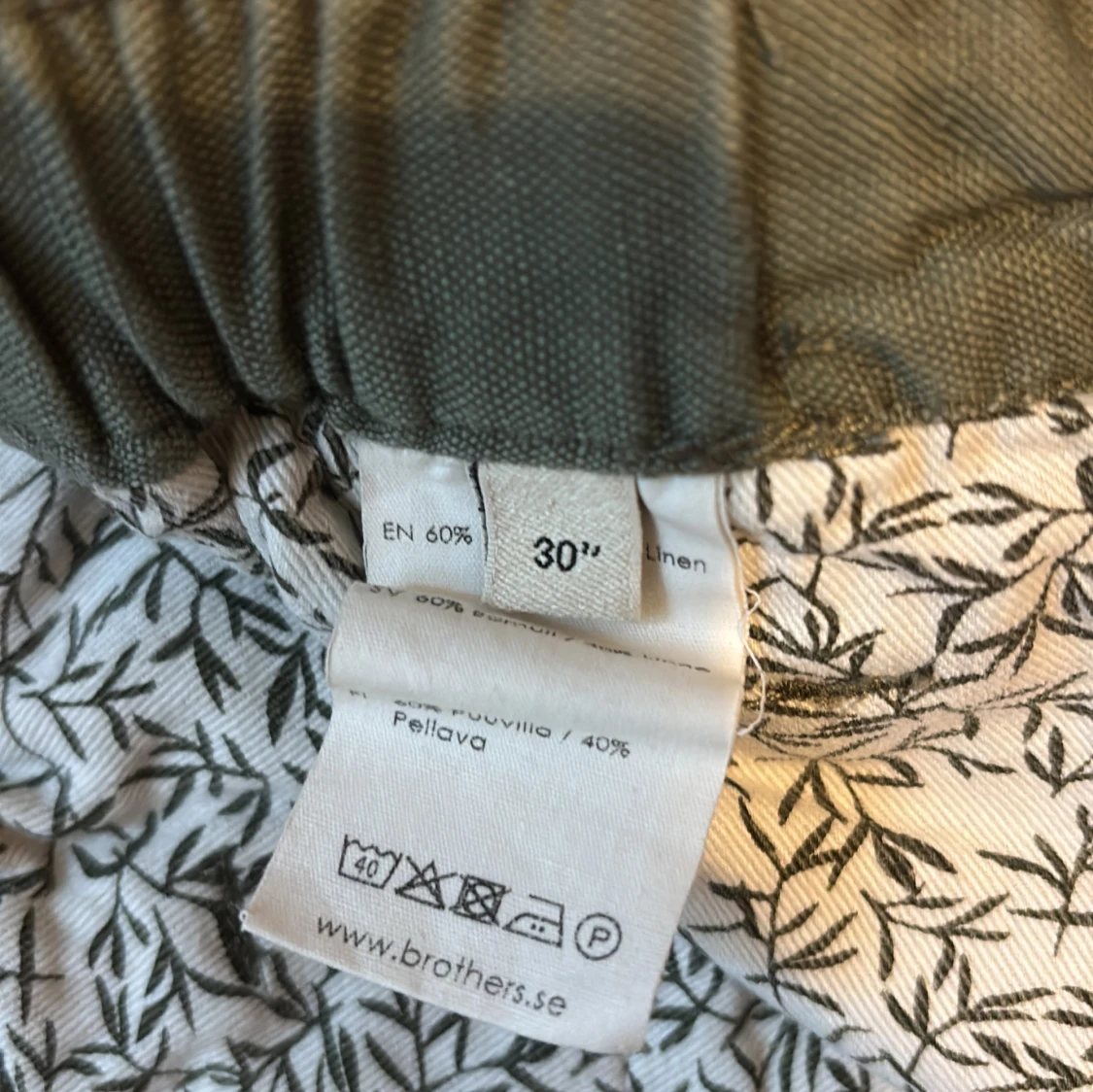 Olivgröna shorts från Benson - 1