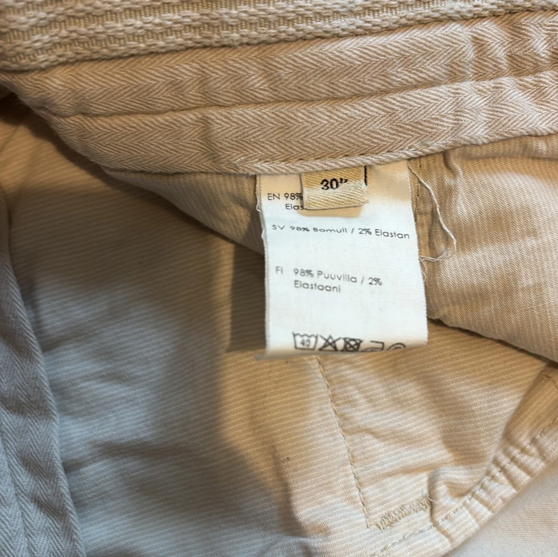 Beige slim fit shorts från Bowery - 2