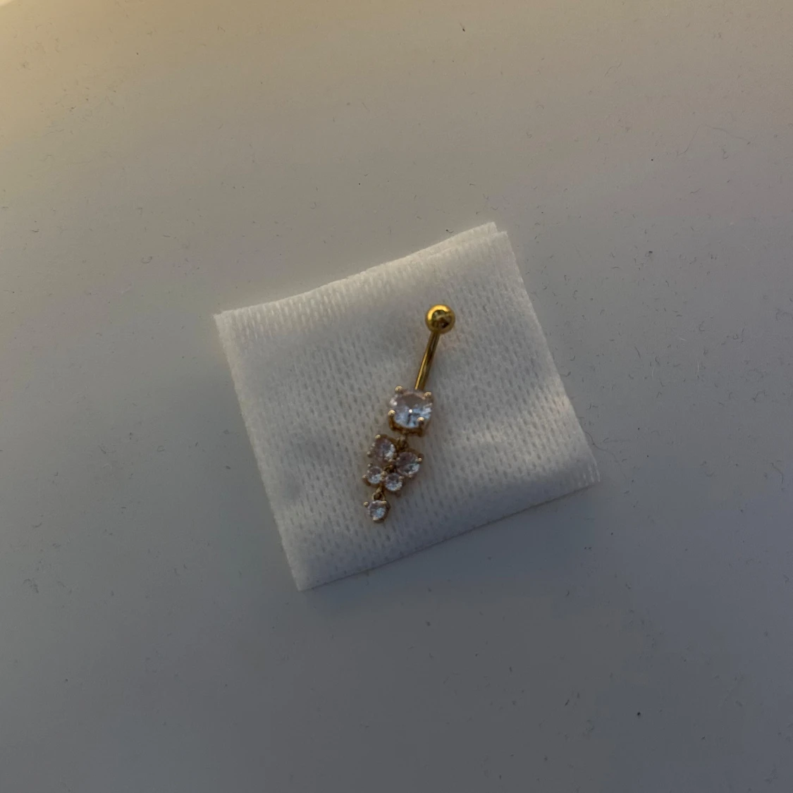 Guld navelpiercing  - 1