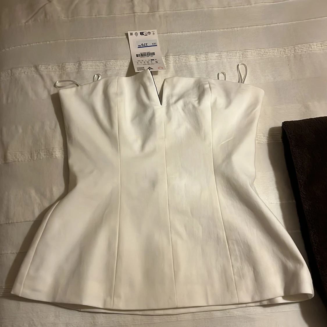 Vit topp från Zara med prislappen kvar 