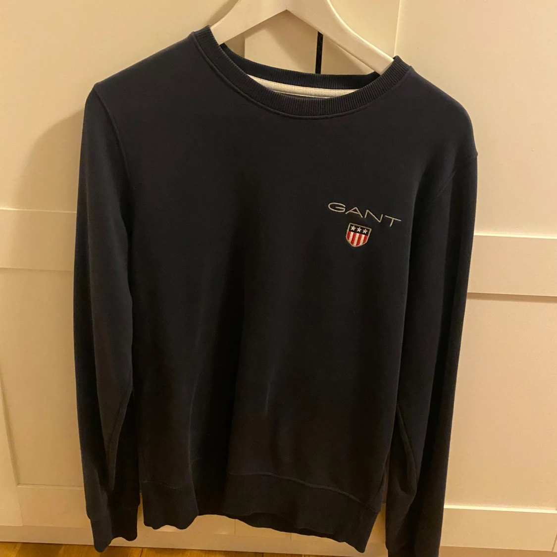 Mörkblå sweatshirt från GANT