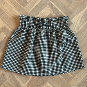 Rutig kortkjol  - Jättefin rutig kjol!!