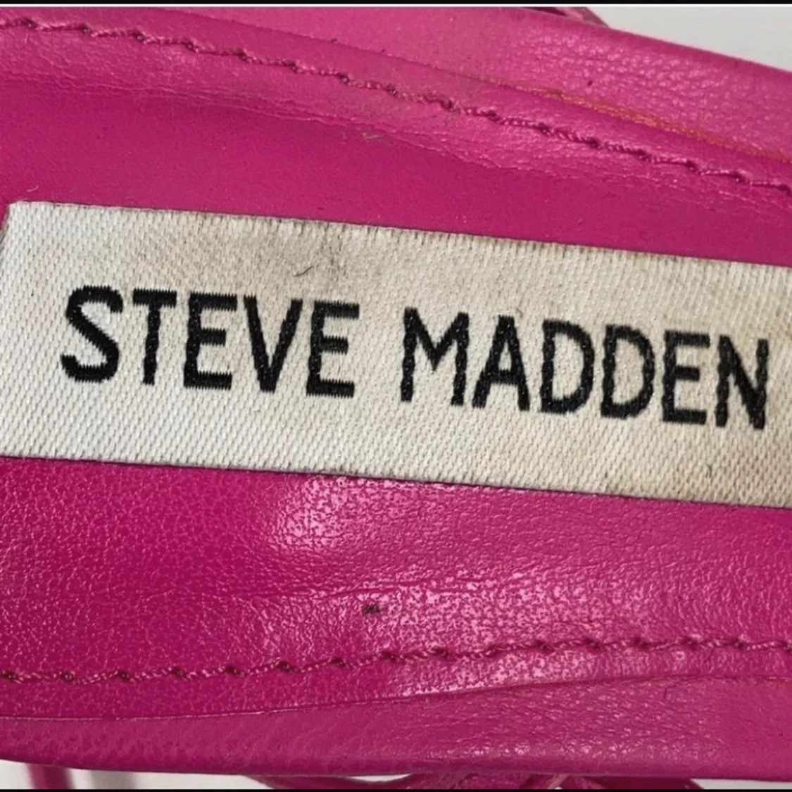 Rosa sandaler med smala remmar och klack - 4