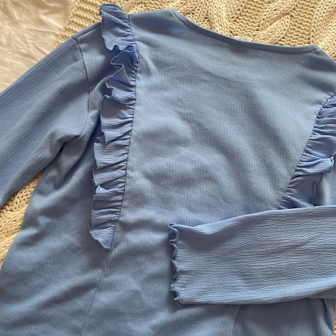 Blå volang blus från Lindex - 4