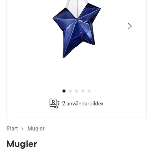 Mugler Angel Elixir Eau de Parfum - Angel Elixir från Mugler är en parfym i en ikonisk stjärnformad flaska i djupblått glas med silverdetaljer. Flaskan innehåller 25 ml och är påfyllningsbar. Doften är en Eau de Parfum och levereras i en stilren, ljuslila kartong med stjärnmotiv.