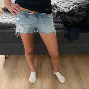 Jeansshorts - Supersnygga jeansshorts från h&m 🌷 Hör av dig om du har några funderingar 💌