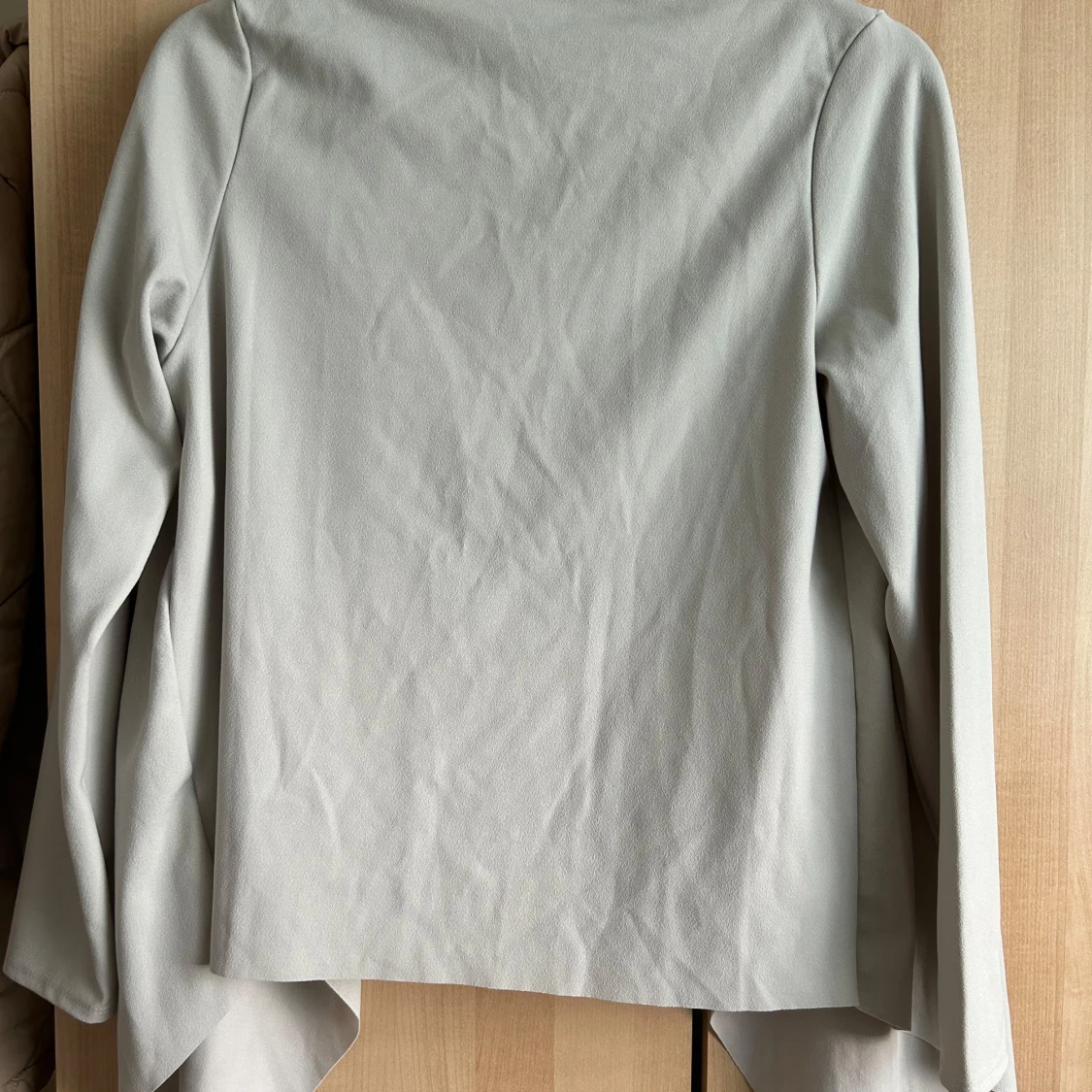 Beige omlott kavaj från Missguided - 2