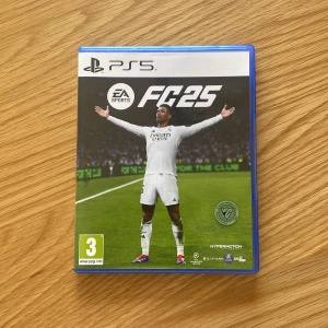  FC 25 - Min brorsa säljer sin  FC 25 till PS5! Helt ny men han ska köpa FC 26 snart och därför vill han inte ha kvar denna.
