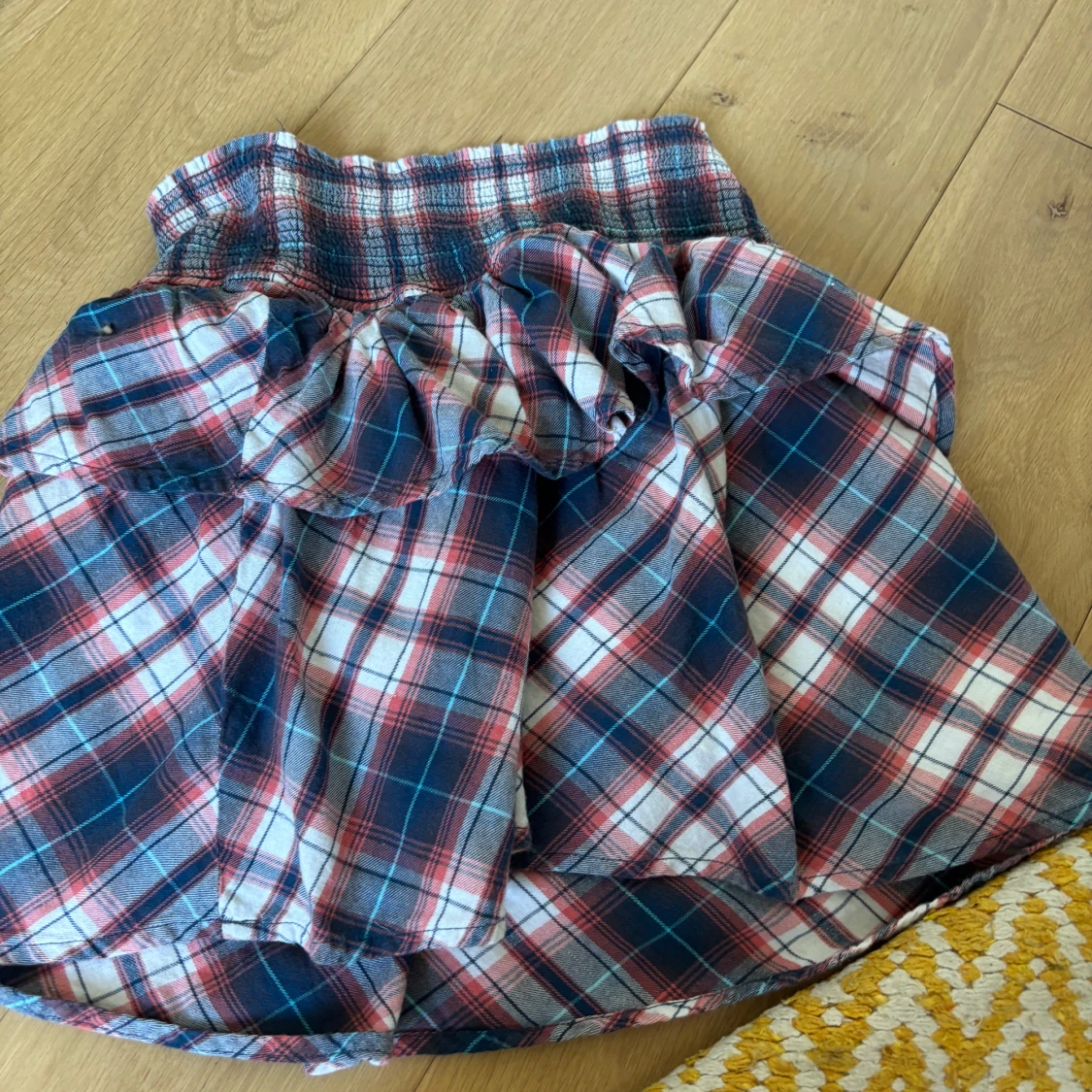 Rutig kortkjol från Petrol Industries - 2