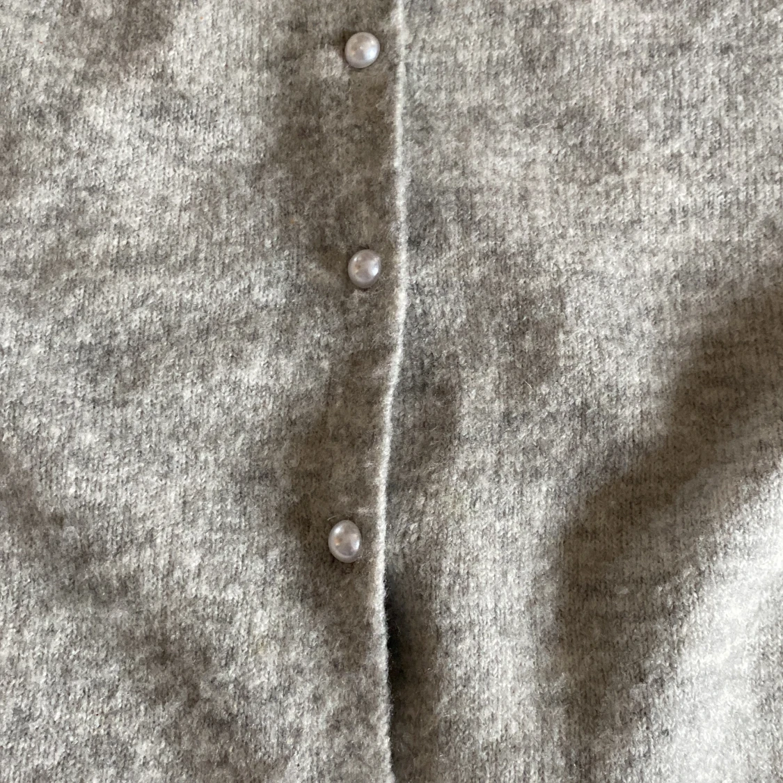 Grå stickad kofta från 157 - 1