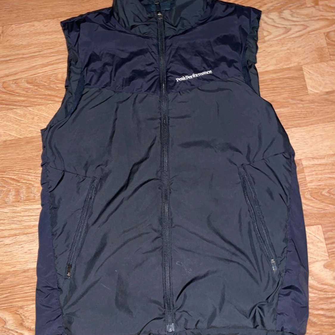 Svart väst från Peak Performance - 1