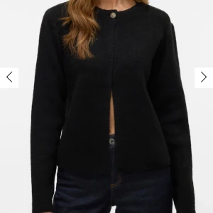 Svart kofta med knapp - Svart kofta från Vero Moda, aldrig skvönd endast testat. Nypris 599kr 
