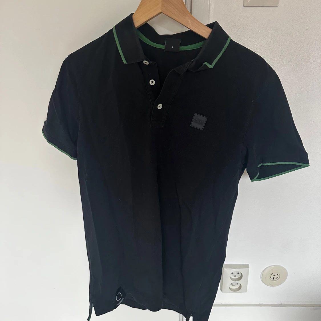 Svart pikétröja från Hugo Boss