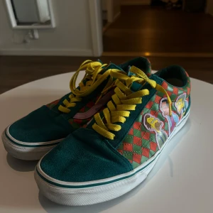 Vans x The Simpsons Sneakers - Vans x The Simpsons sneakers. Riktigt häftiga skor som verkligen sticker ut.