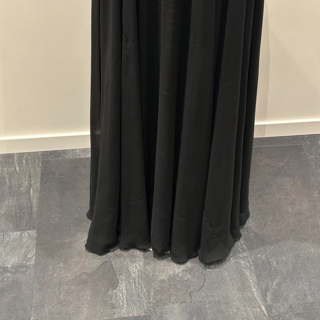 Svart långklänning med glittrig topp - 3