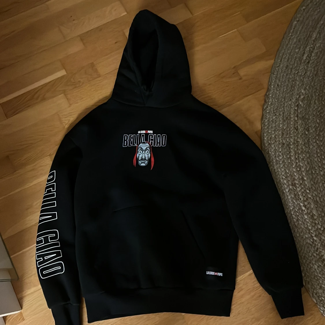 Svart hoodie La Casa de Papel x Pull&Bear