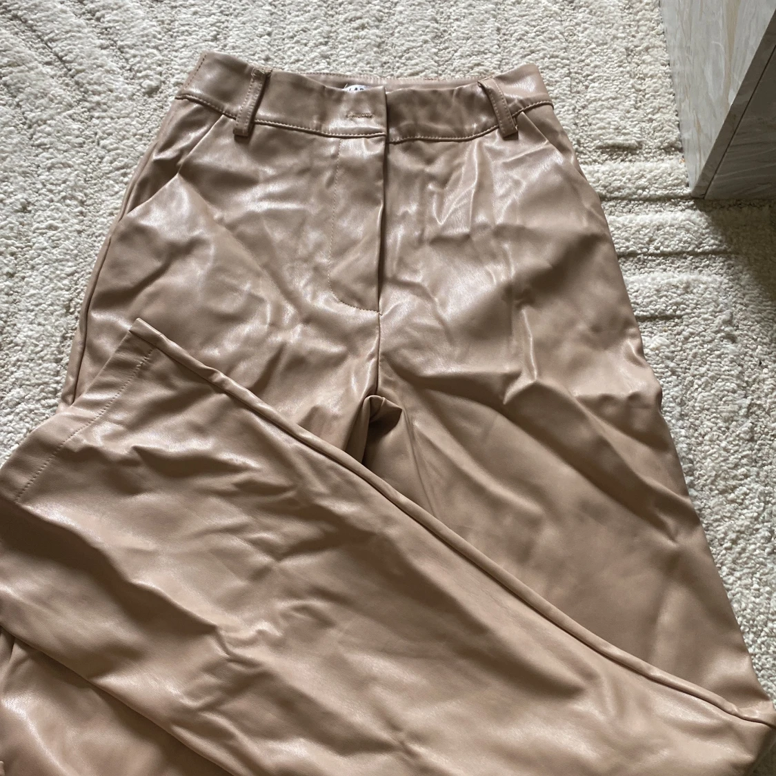 Beiga skinnbyxor från Madlady