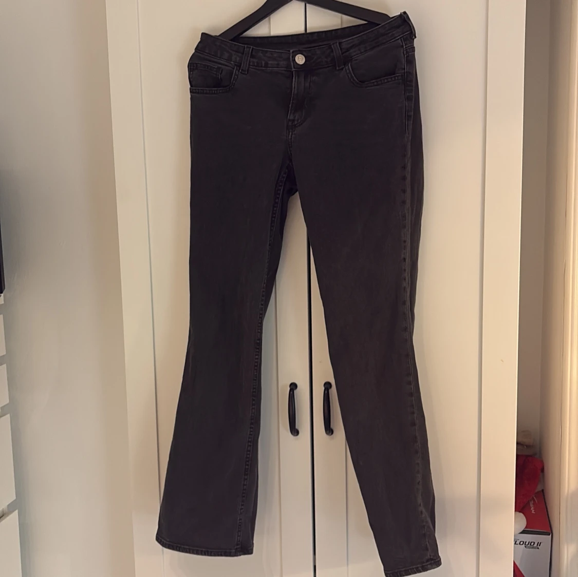 Svarta jeansbyxor från Divided