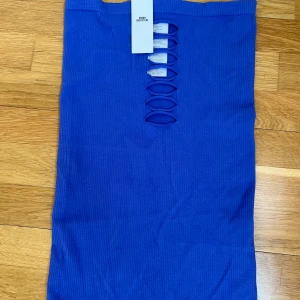 Urbanoutfitters klänning - Helt ny blå klänning från urbanoutfitters med prislapp kvar (ny pris 350kr). Skriv om du har frågor 💕😊