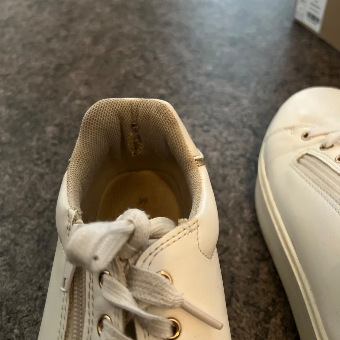 Vita sneakers med platåsula och dragkedja - 3