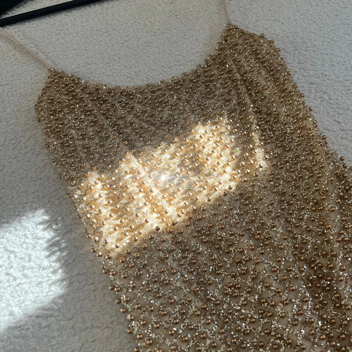 Glittrig guldig kortklänning från Oh Polly - 3