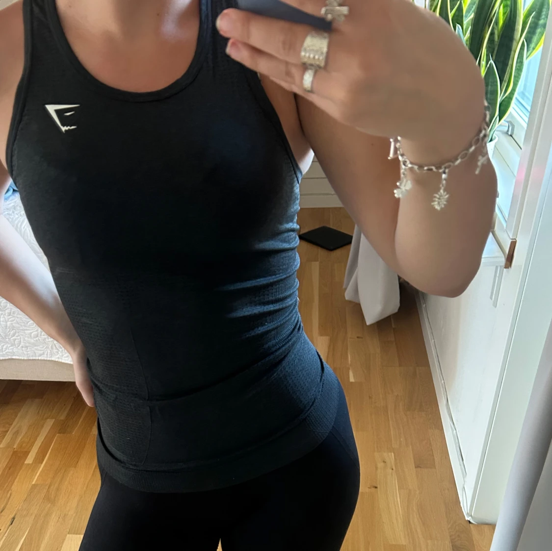 Mörkgrå träningstopp från Gymshark