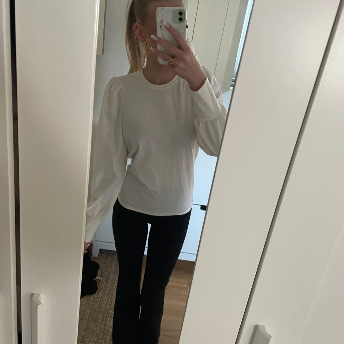 Vit långärmad topp med puffärm