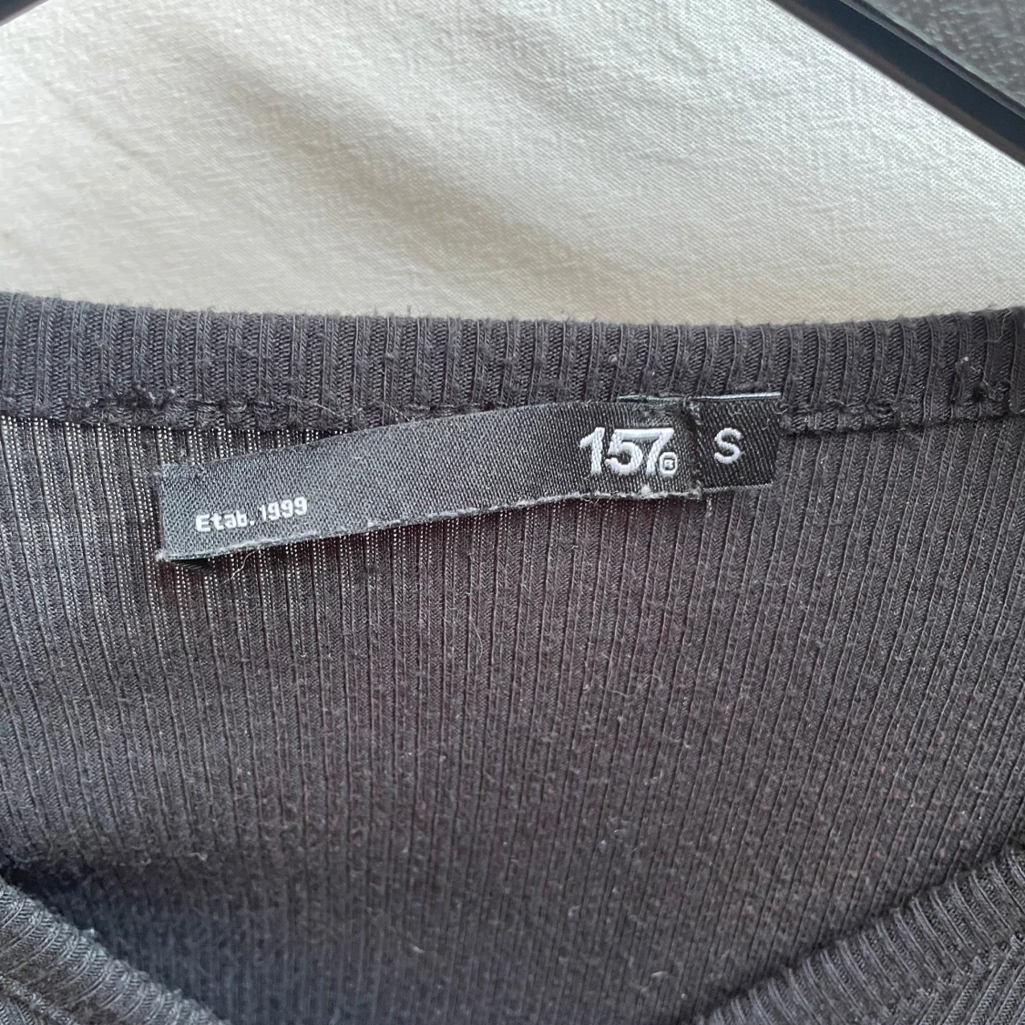 Svart ribbad långärmad tröja från 157 - 2