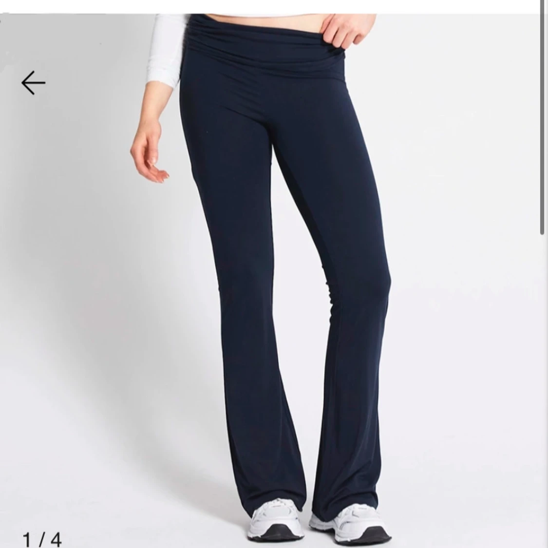Svarta bootcut yogabyxor från 157