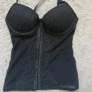 Corset topp hm - Strl 36 passar xs/s, nyskick säljer då den inte passar mig💕
