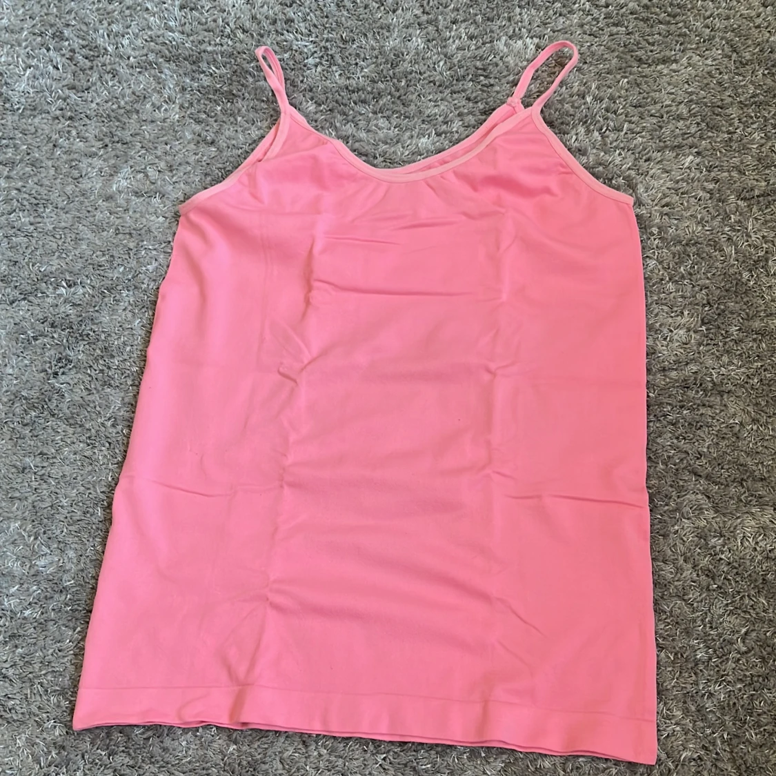 Rosa linnetopp med smala axelband