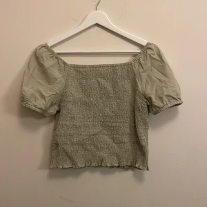 grön topp  - grön topp från kappahl, fint skick 