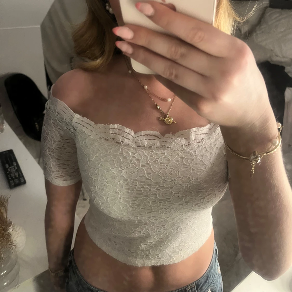 Vit offshoulder spets topp